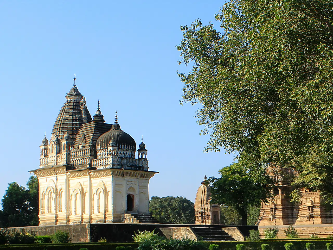 Khandwa Taxi Service image